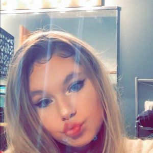 Meet your Posher, Abi